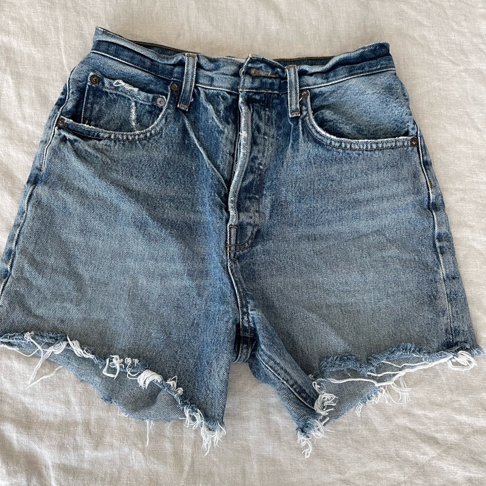 Agolde Riley Denim Button Fly Shorts in Light Wash Sz 26 / S